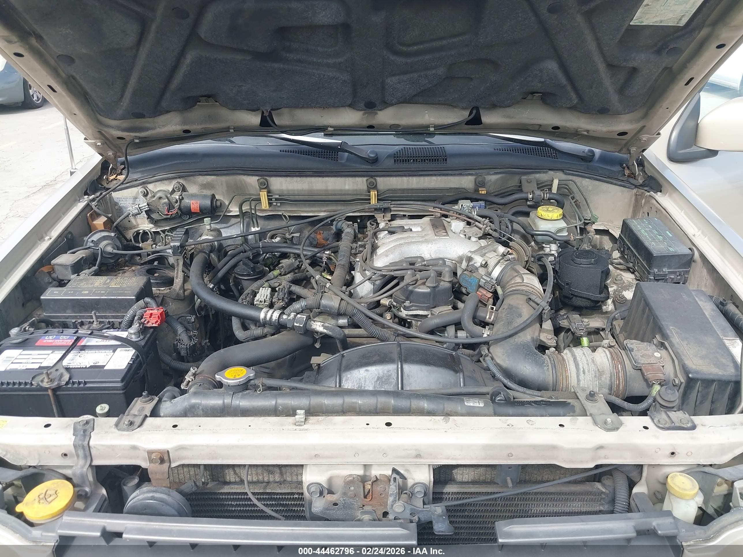 1998 Infiniti Qx4   Gold vin: JNRAR05Y2WW037923