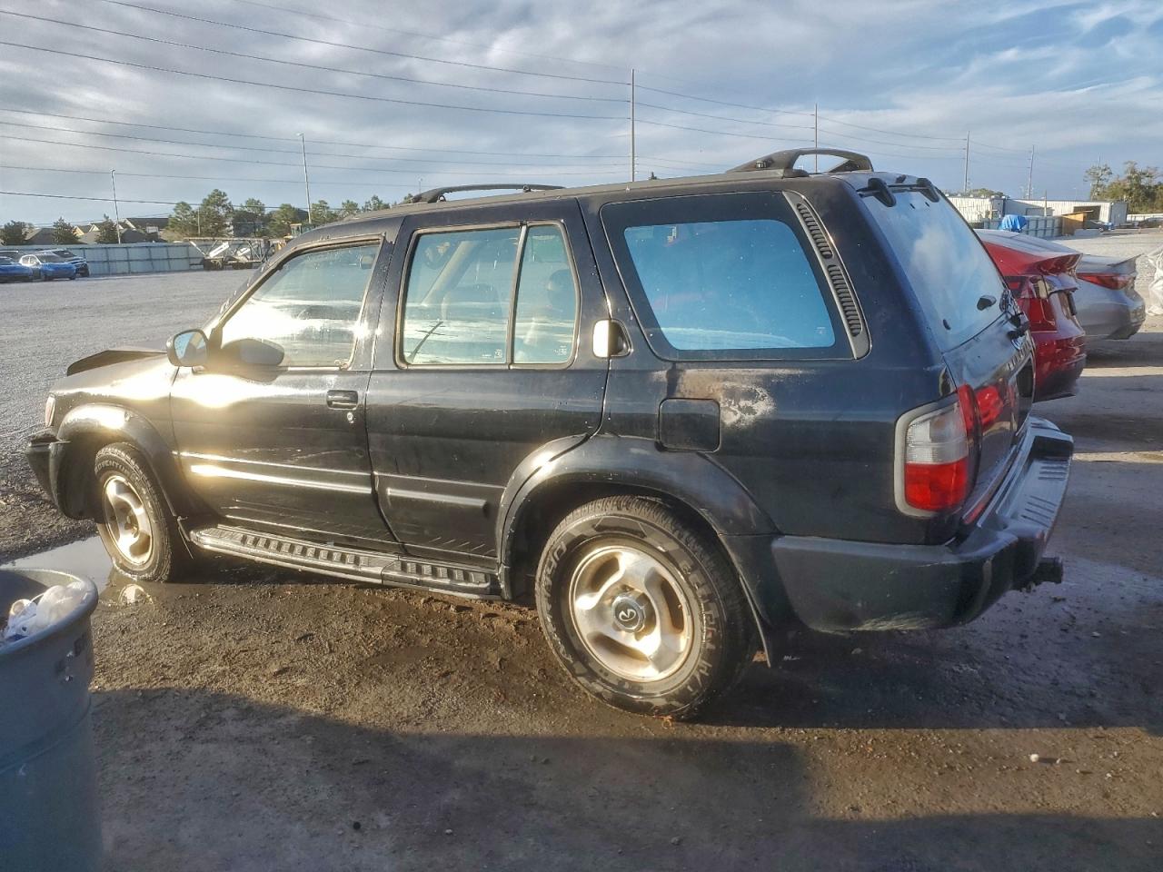 1998 Infiniti Qx4 Black vin: JNRAR05Y4WW037504