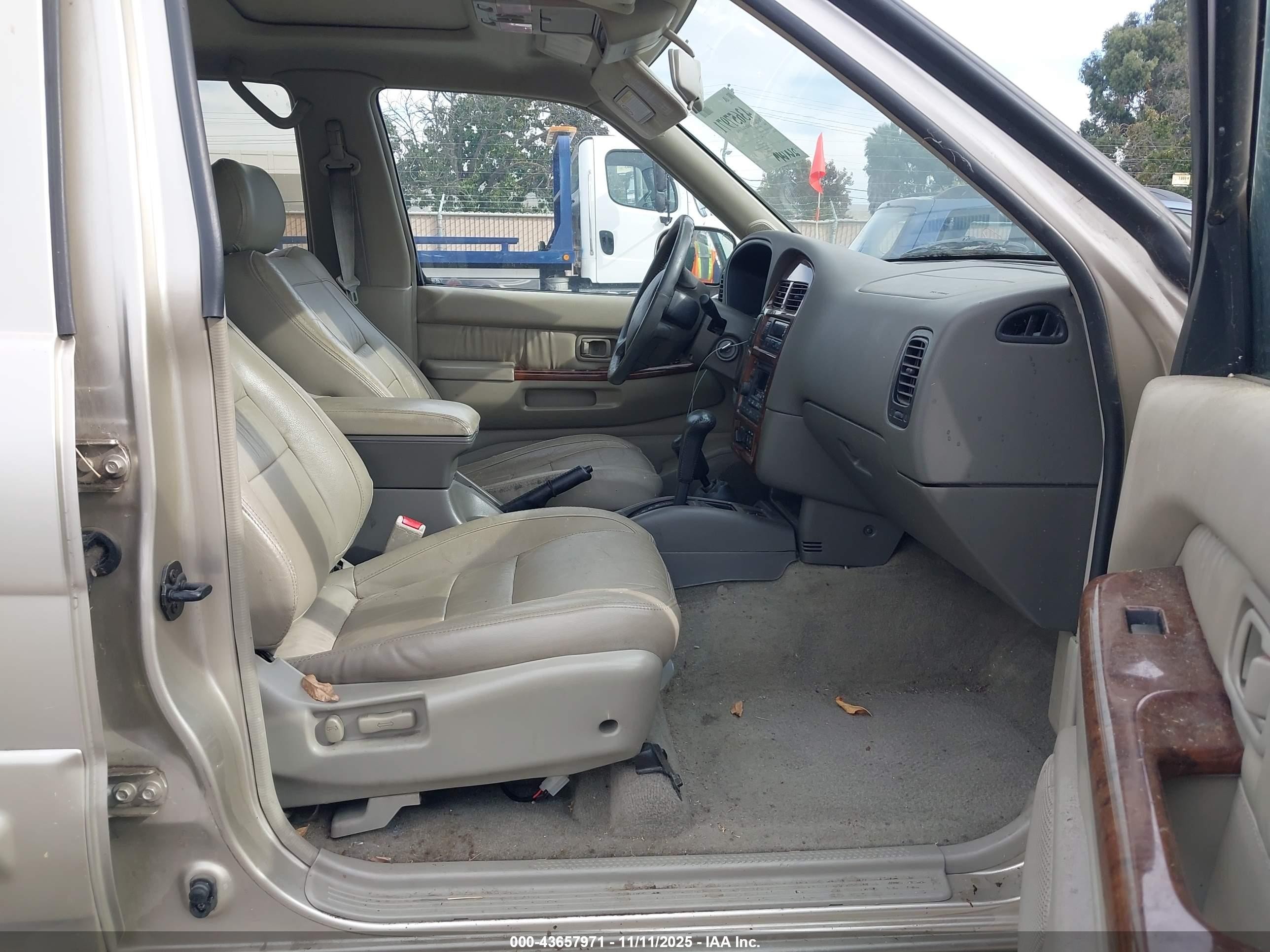 1998 Infiniti Qx4   Gold vin: JNRAR05Y6WW021675