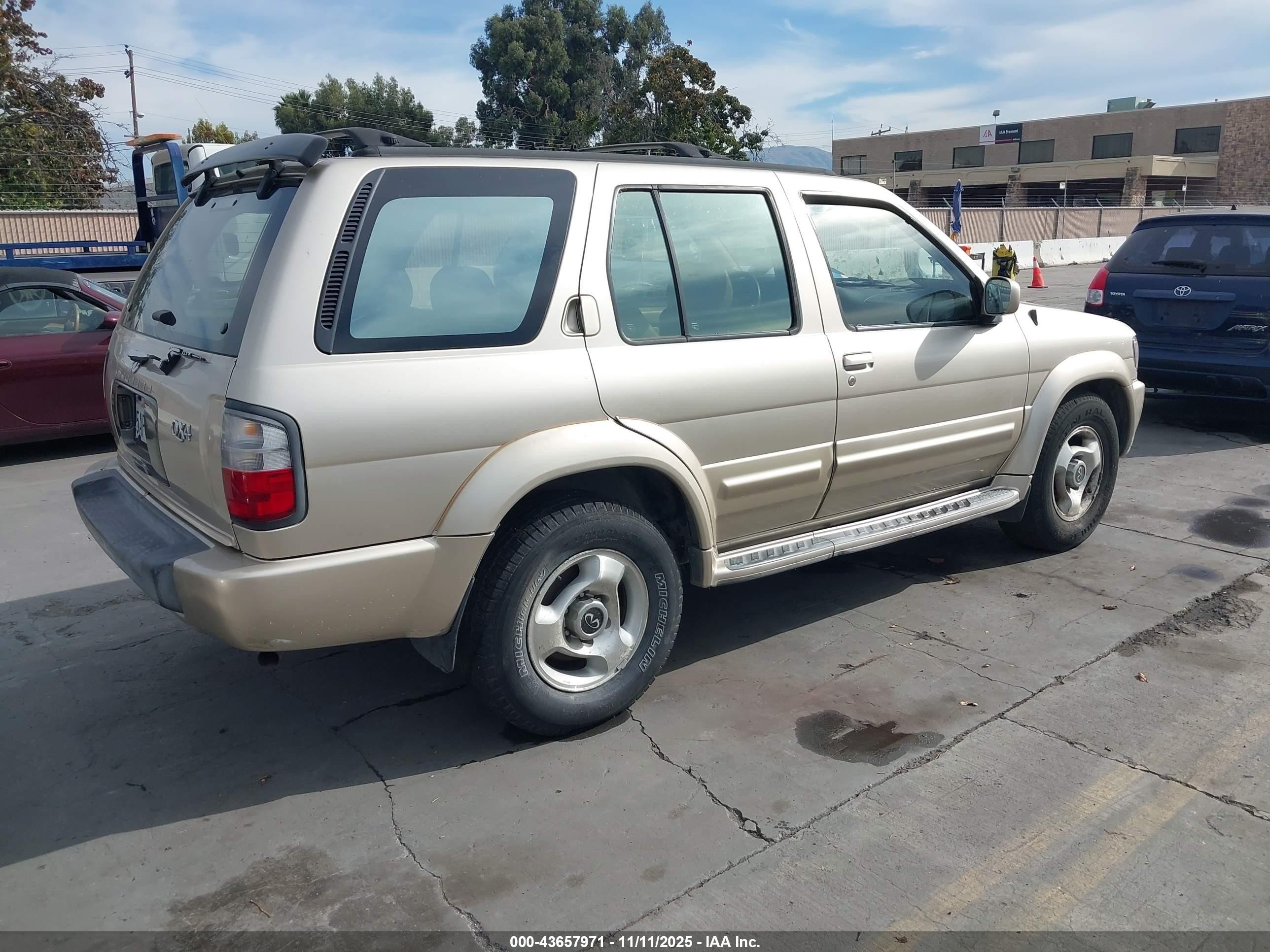 1998 Infiniti Qx4   Gold vin: JNRAR05Y6WW021675