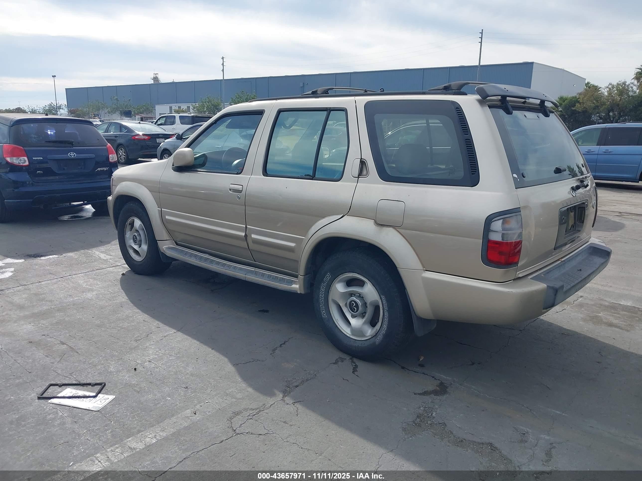 1998 Infiniti Qx4   Gold vin: JNRAR05Y6WW021675