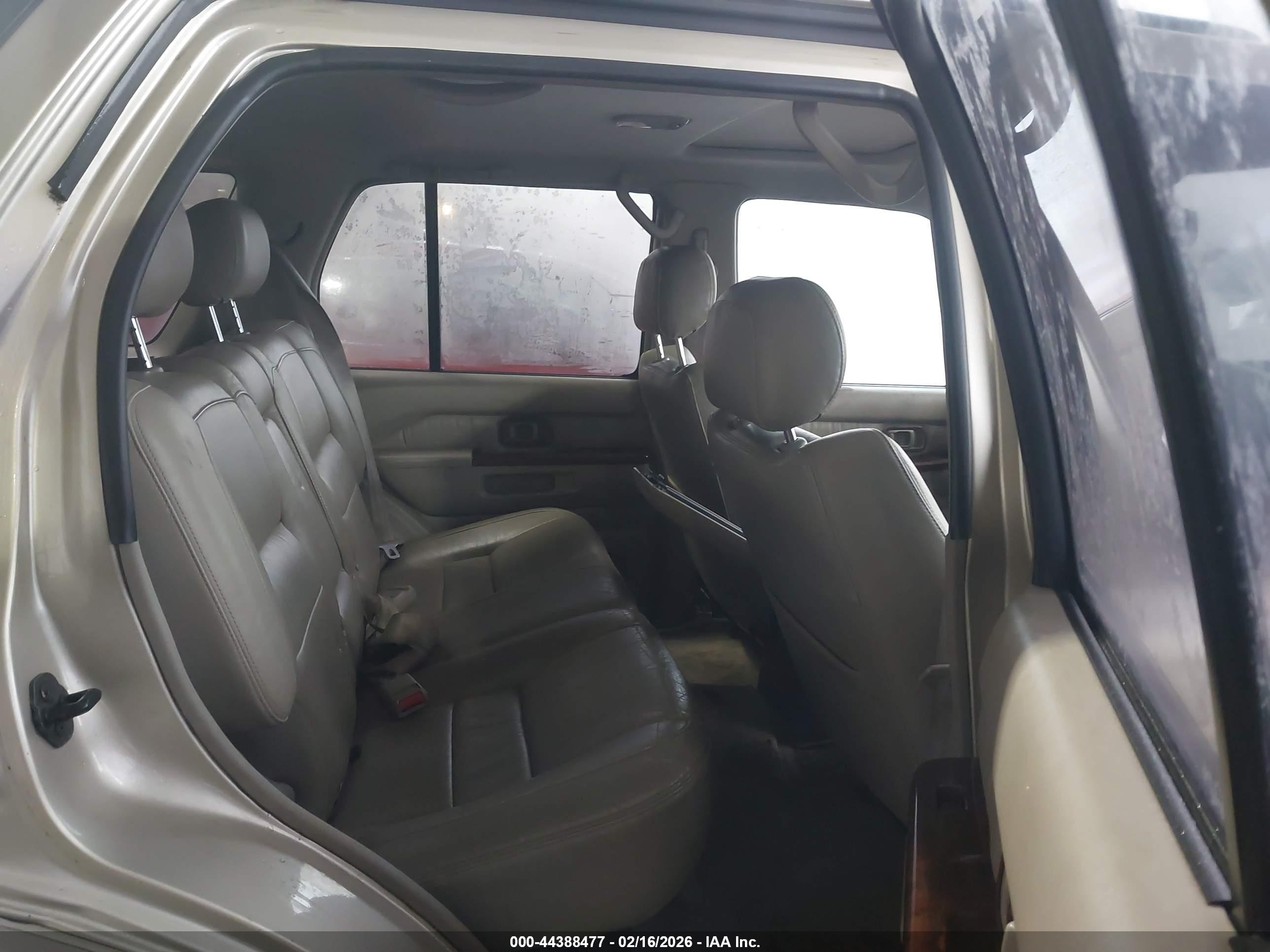 1998 Infiniti Qx4   Gold vin: JNRAR05Y6WW032918