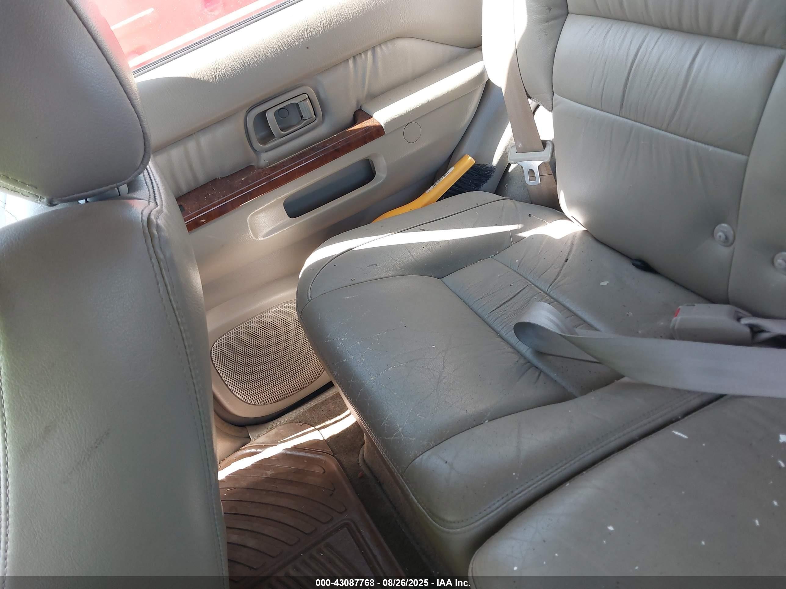1998 Infiniti Qx4   Silver vin: JNRAR05Y7WW023547