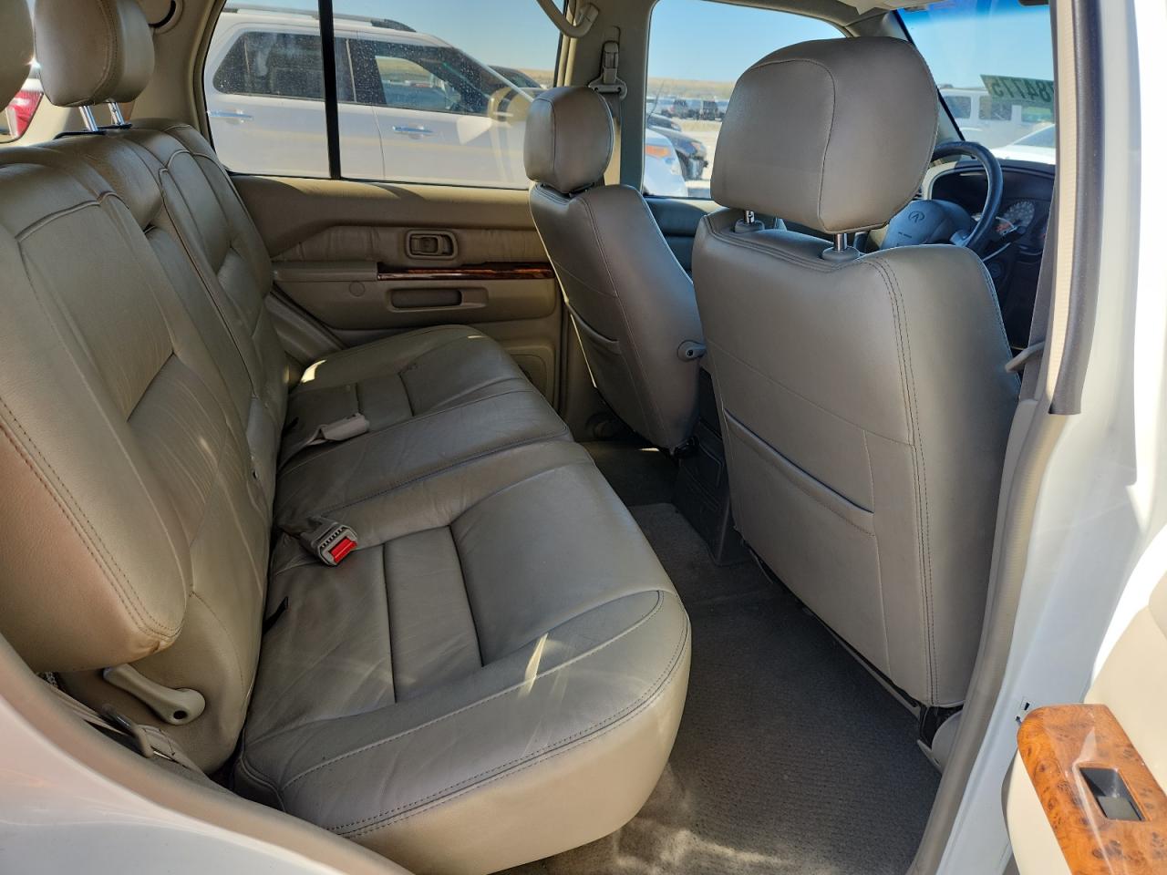 1998 Infiniti Qx4 White vin: JNRAR05Y7WW036167