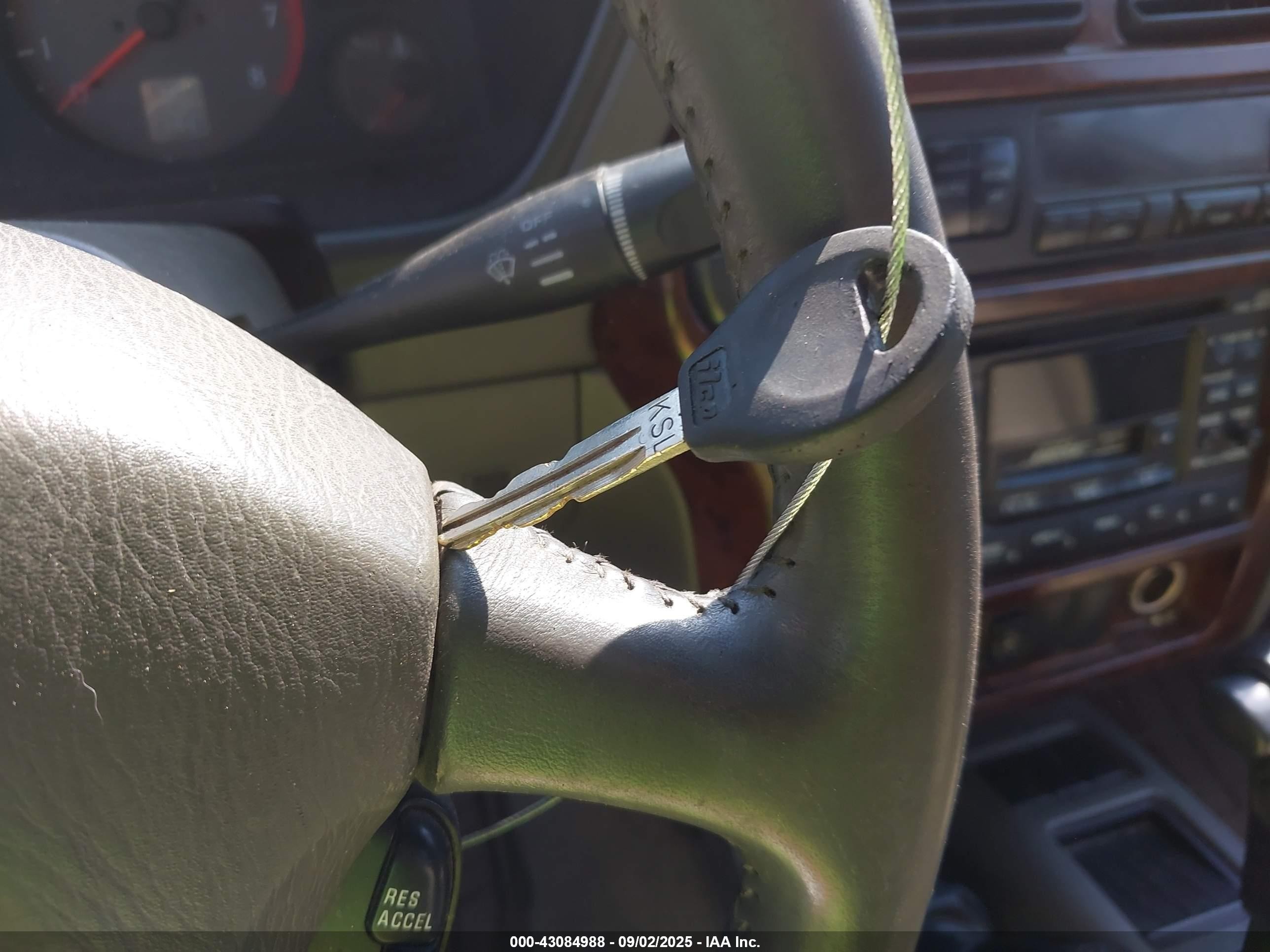 1998 Infiniti Qx4   Brown vin: JNRAR05Y7WW037769