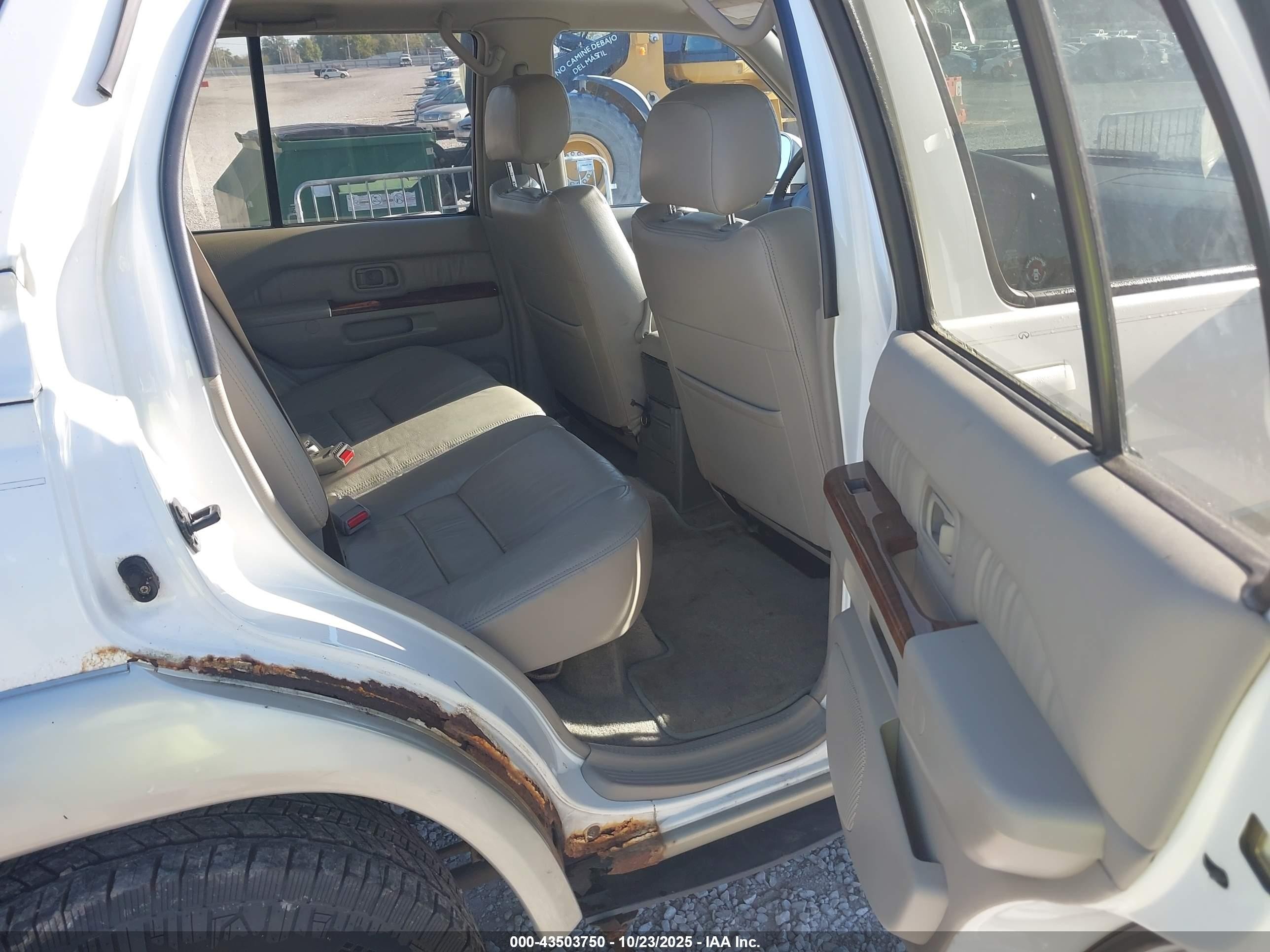 1998 Infiniti Qx4   White vin: JNRAR05Y9WW034131