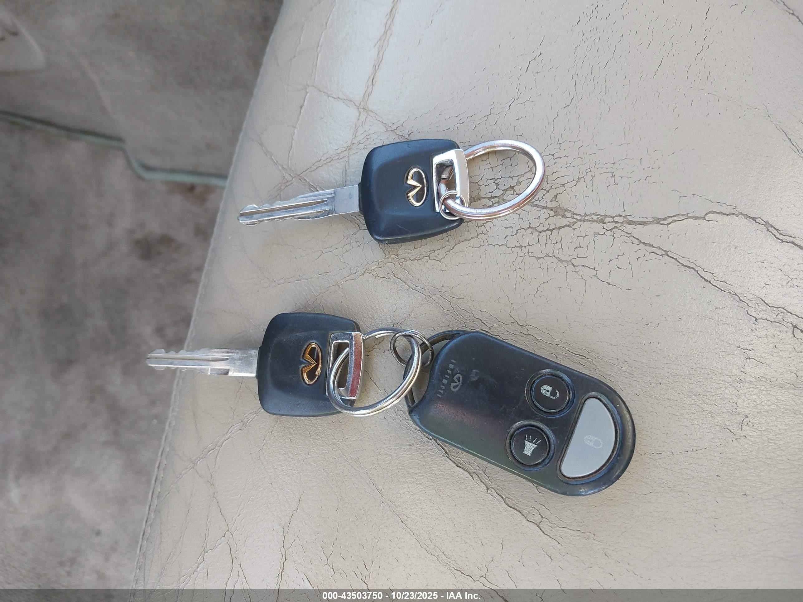 1998 Infiniti Qx4   White vin: JNRAR05Y9WW034131