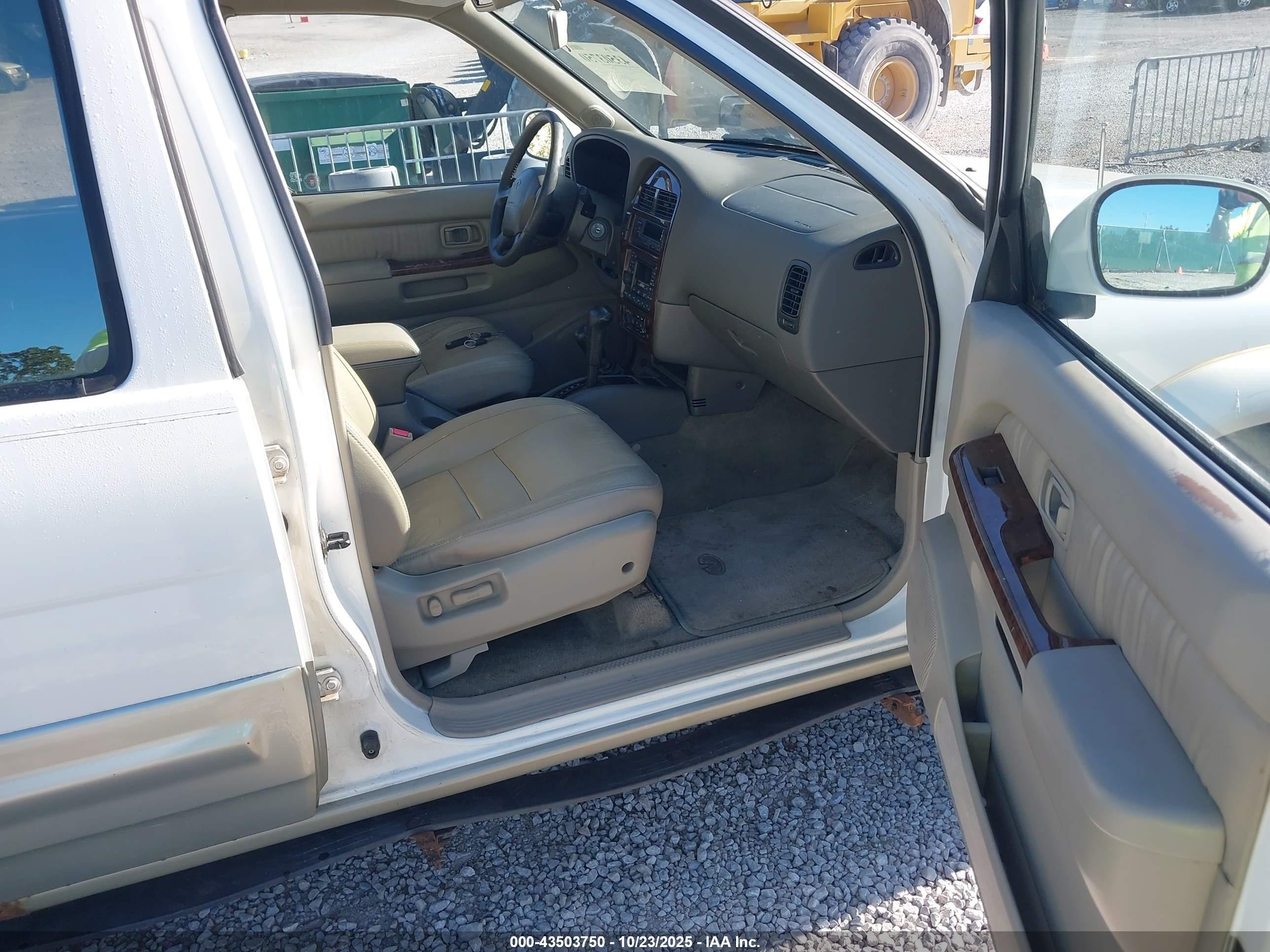 1998 Infiniti Qx4   White vin: JNRAR05Y9WW034131