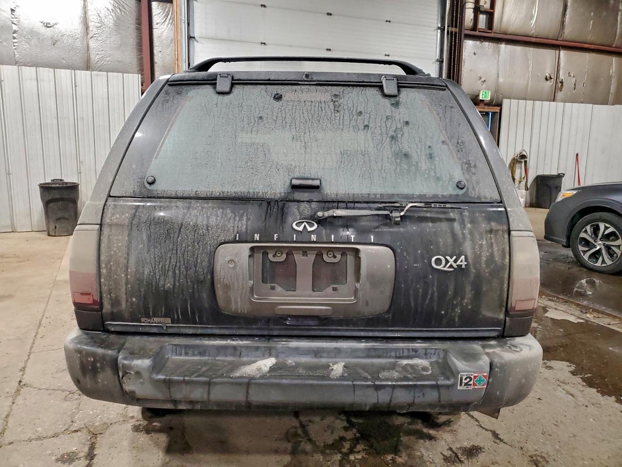 1998 Infiniti Qx4 Black vin: JNRAR05Y9WW035599