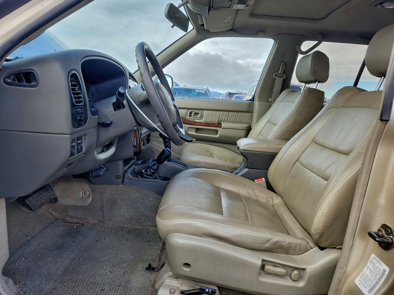 1998 Infiniti Qx4 Beige vin: JNRAR05YXWW032968