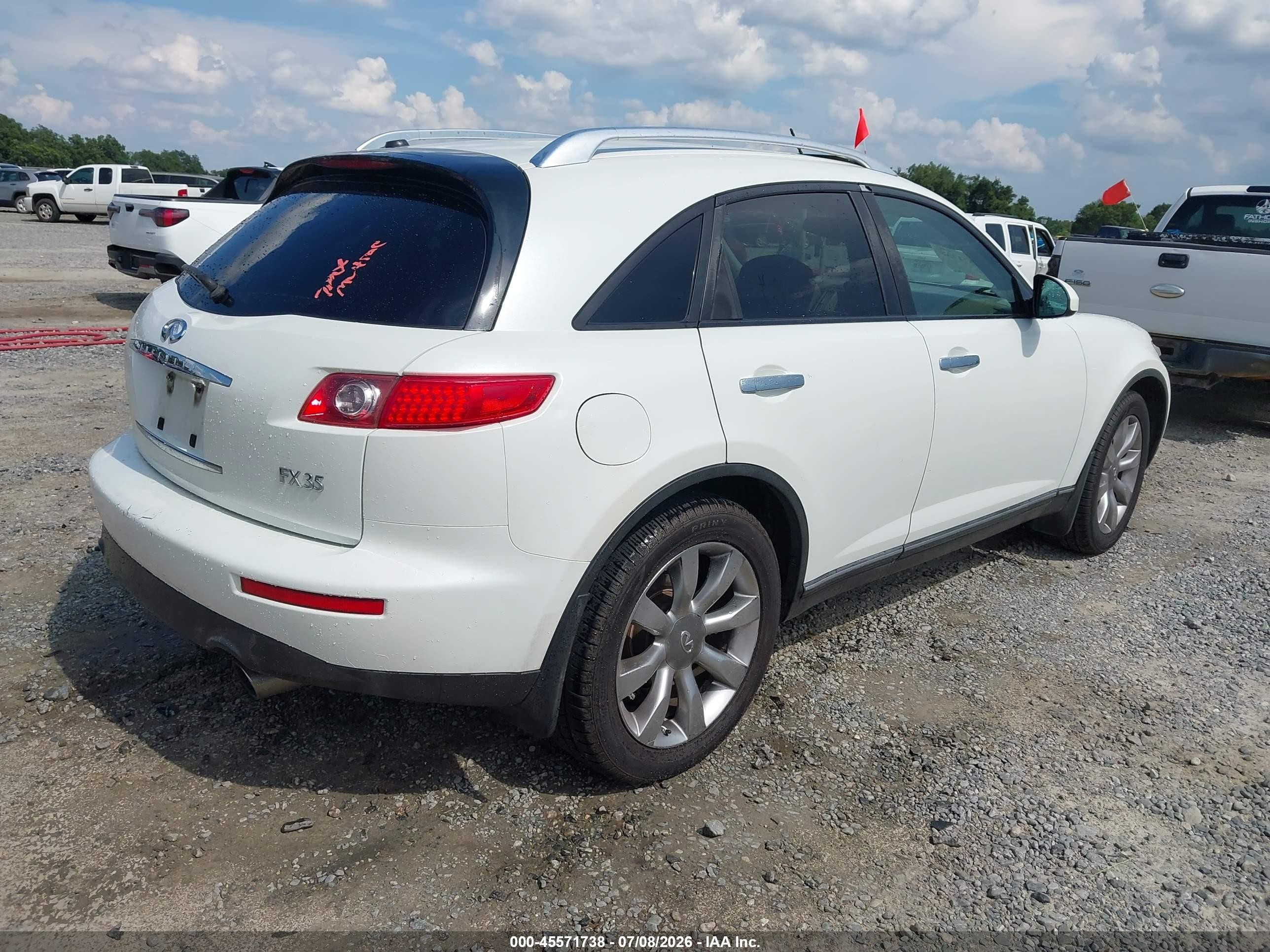 2004 Infiniti Fx35   White vin: JNRAS08U64X106570