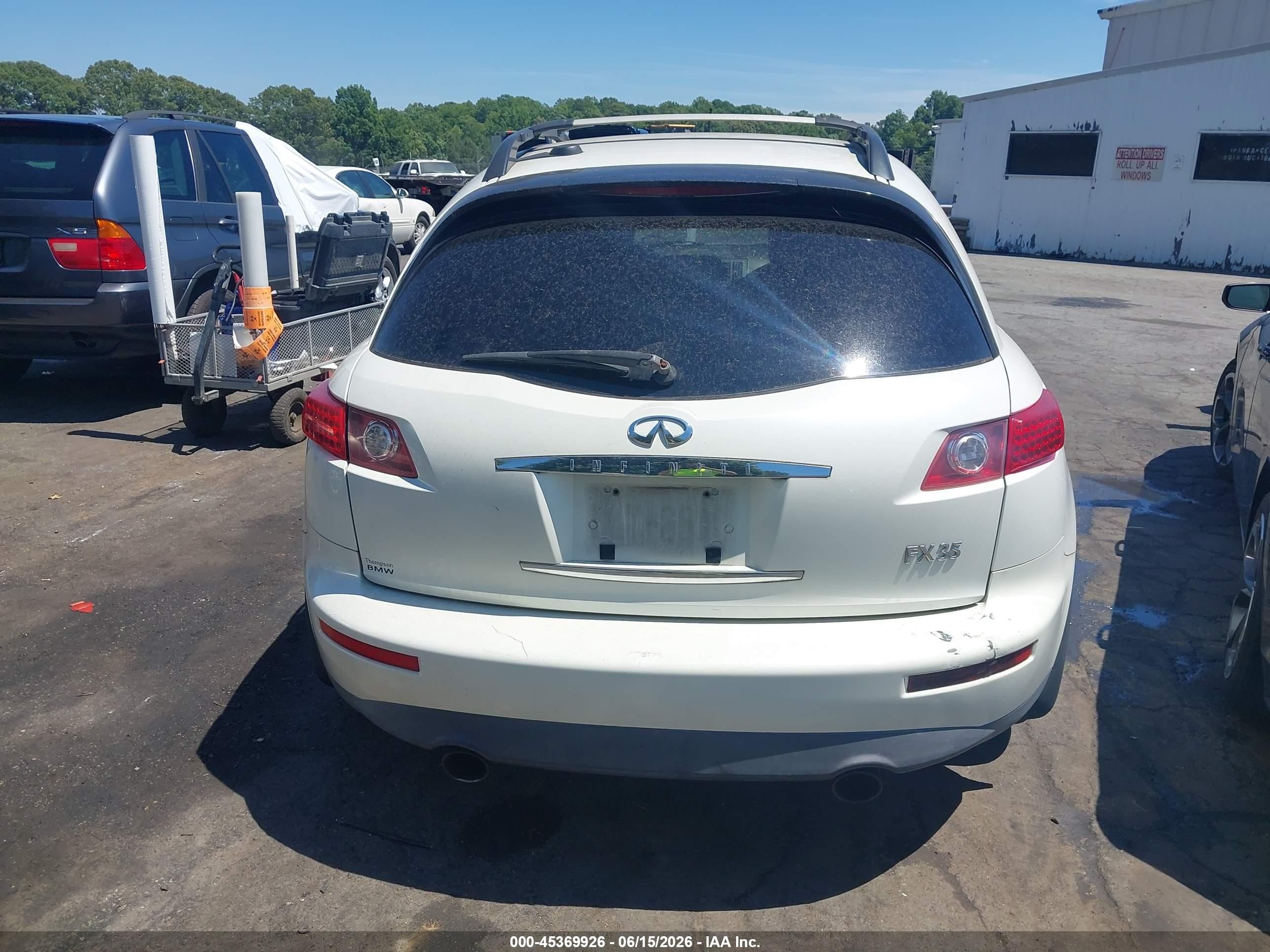 2005 Infiniti Fx35   White vin: JNRAS08W45X206492