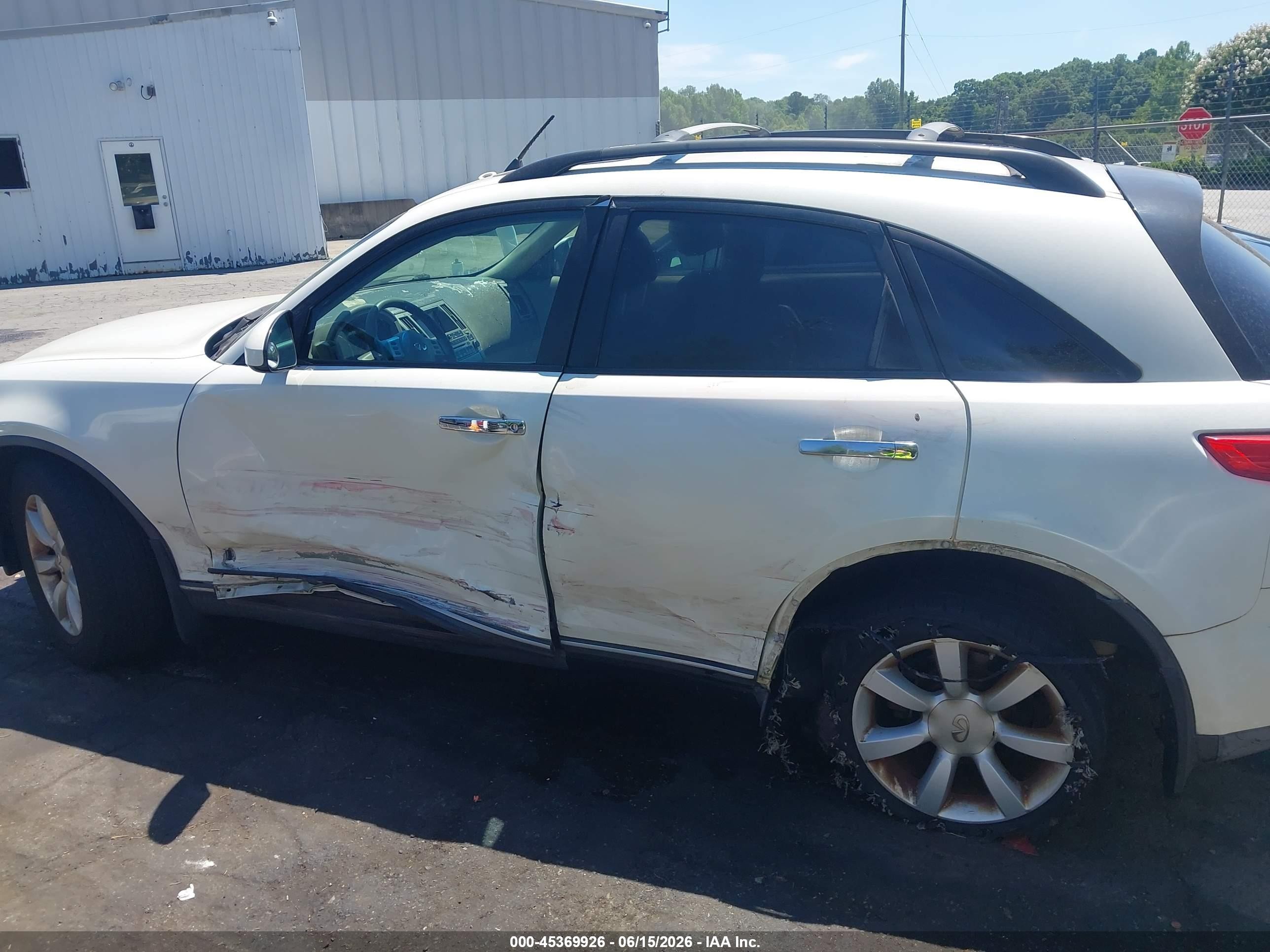 2005 Infiniti Fx35   White vin: JNRAS08W45X206492