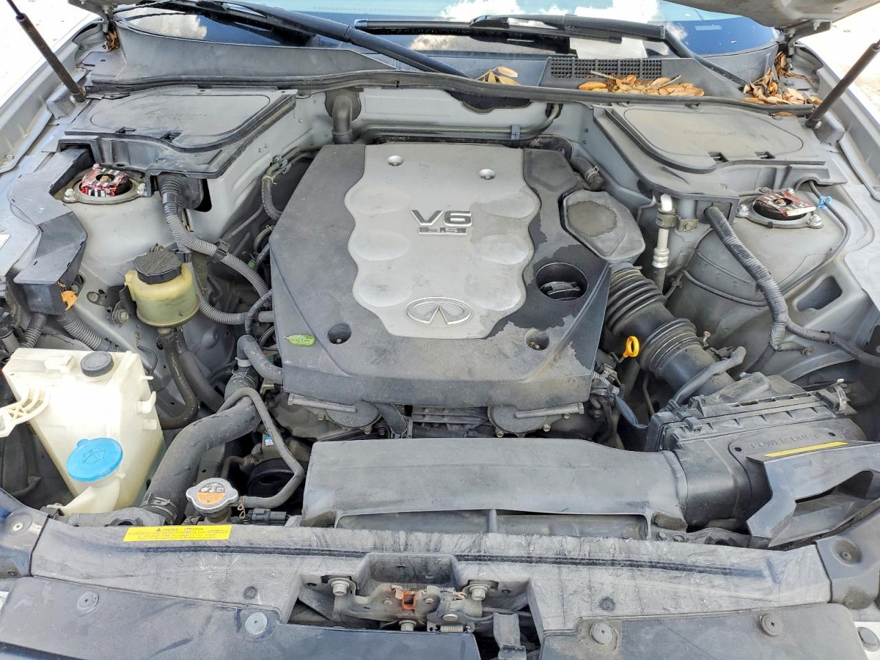 2005 Infiniti Fx35 Base Silver vin: JNRAS08W55X212236