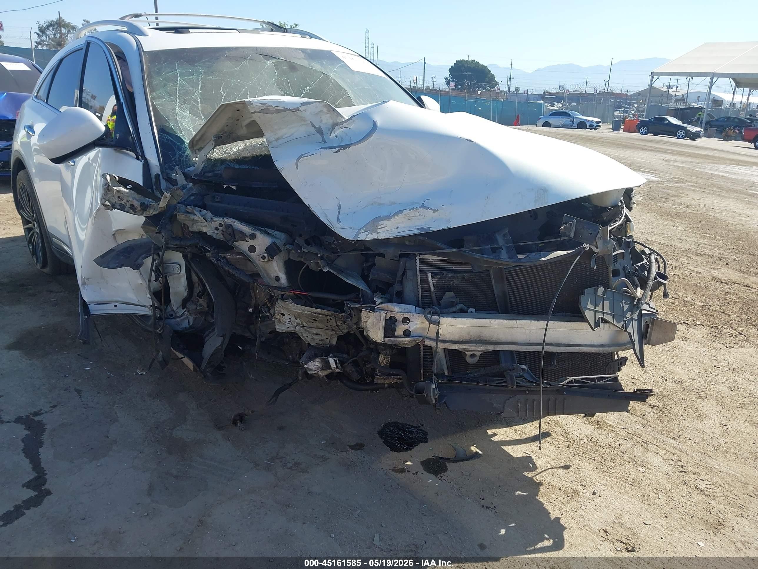 2009 Infiniti Fx35   White vin: JNRAS18U69M104588