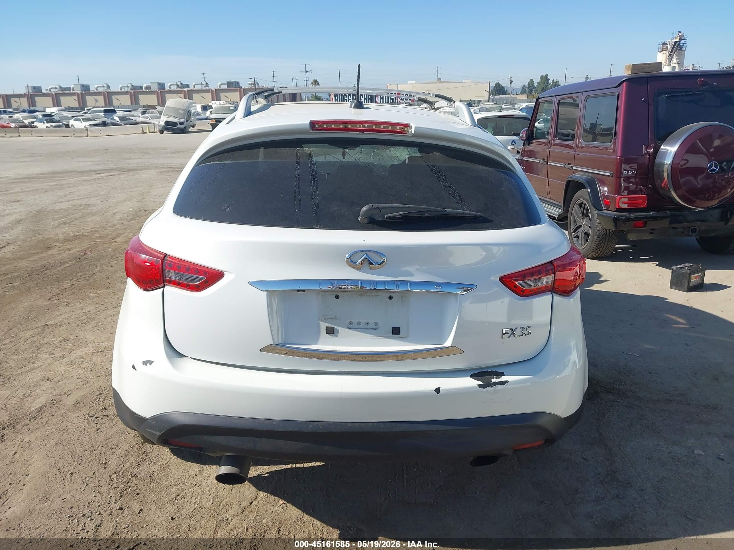 2009 Infiniti Fx35   White vin: JNRAS18U69M104588