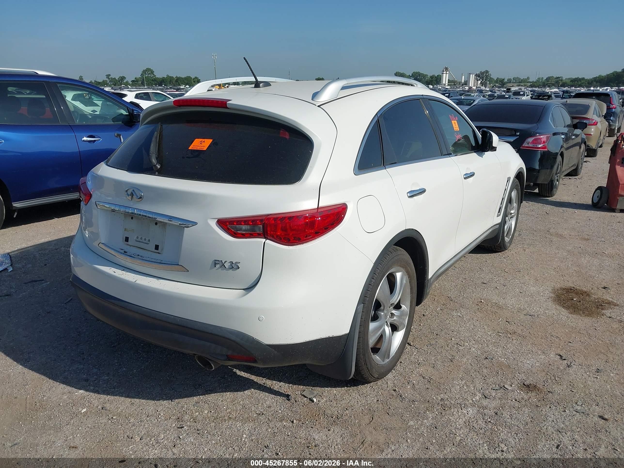 2009 Infiniti Fx35   White vin: JNRAS18W09M150970