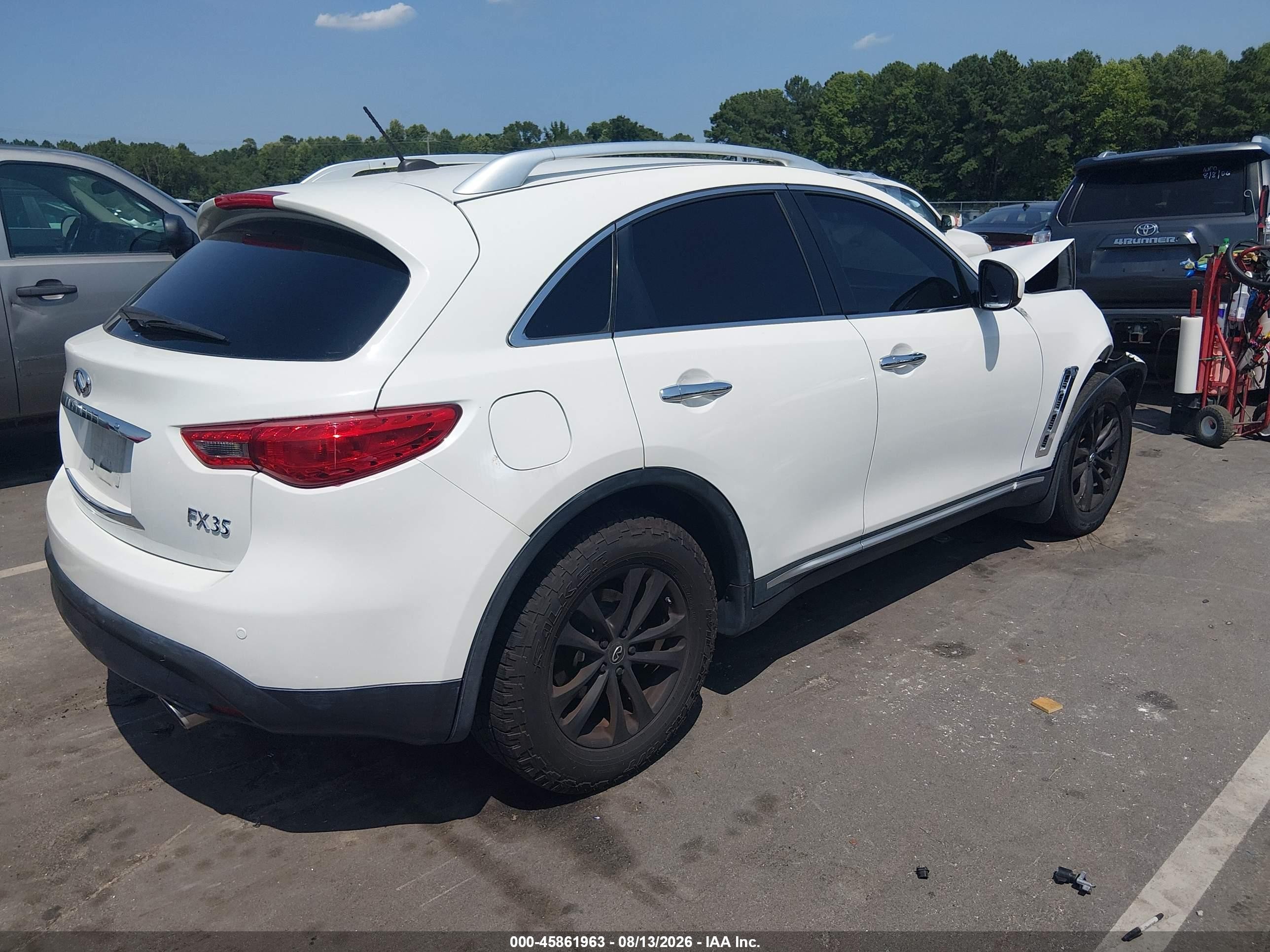 2009 Infiniti Fx35   White vin: JNRAS18W09M155635