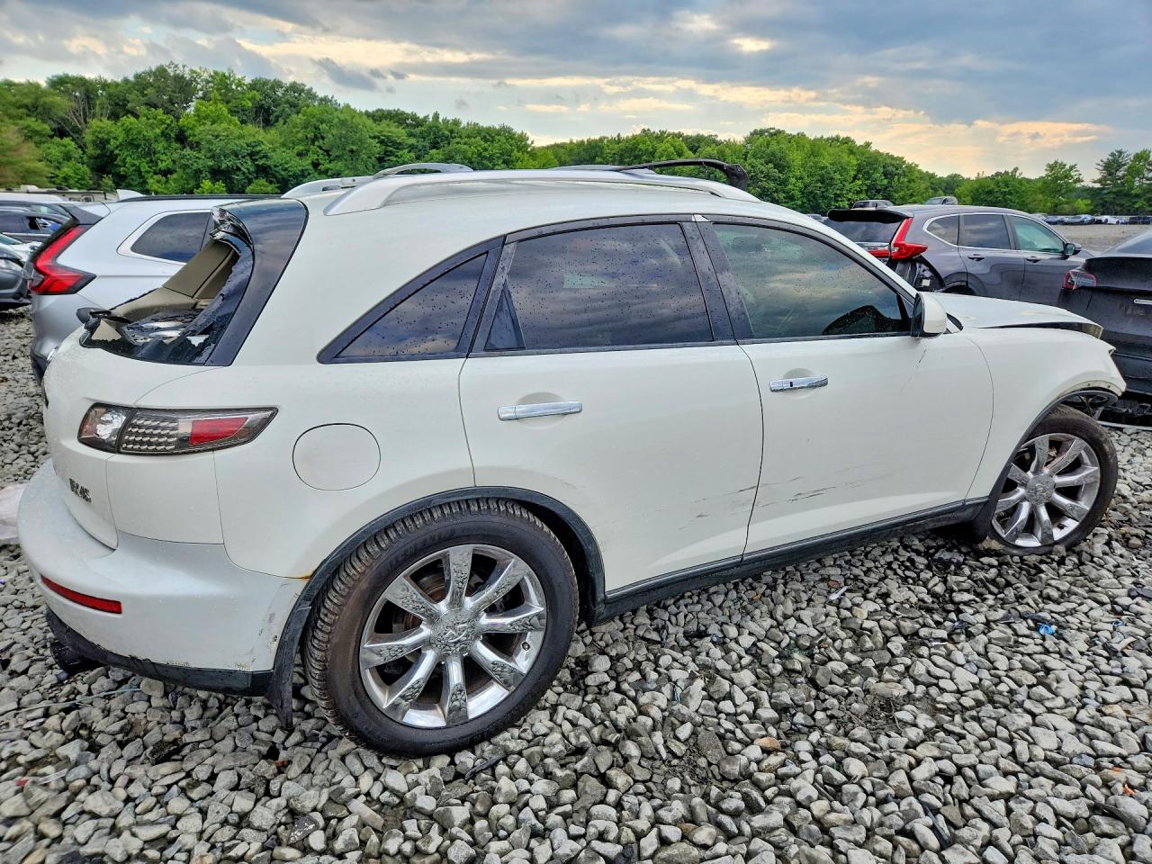 2005 Infiniti Fx45 Base White vin: JNRBS08W65X402289