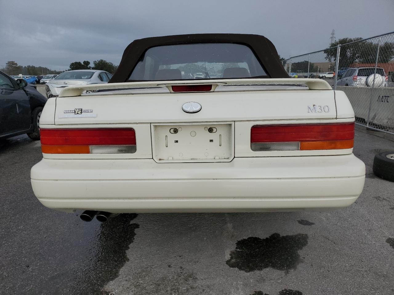 1992 Infiniti M30  Beige vin: JNXHF16C1NT010897