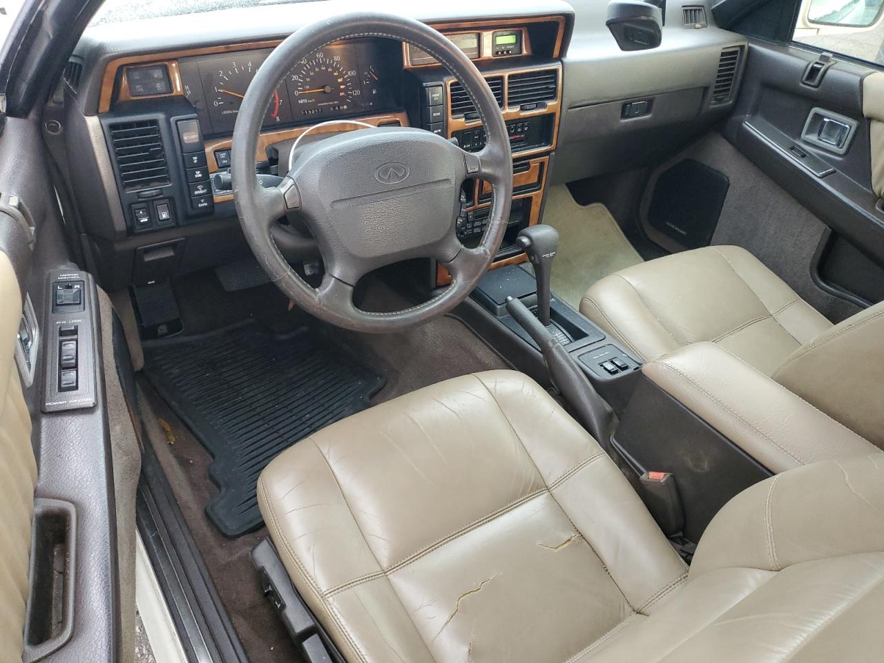1992 Infiniti M30  Beige vin: JNXHF16C1NT010897