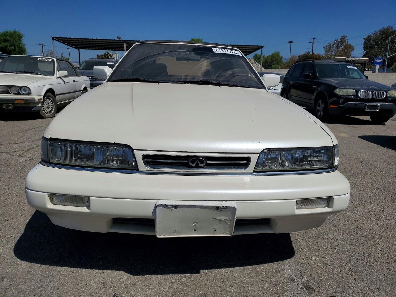 1992 Infiniti M30 Base White vin: JNXHF16C8NT011321