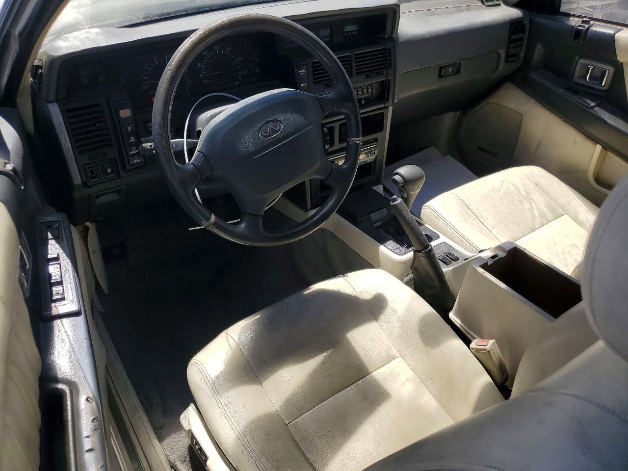 1992 Infiniti M30 Base Beige vin: JNXHF16C9NT010744