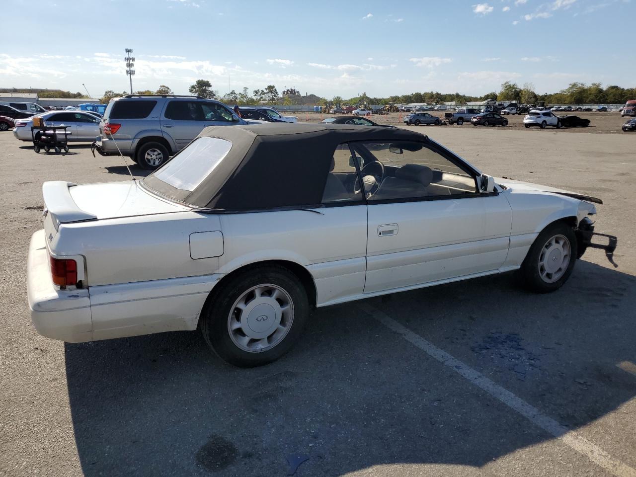 1992 Infiniti M30  White vin: JNXHF16C9NT011277