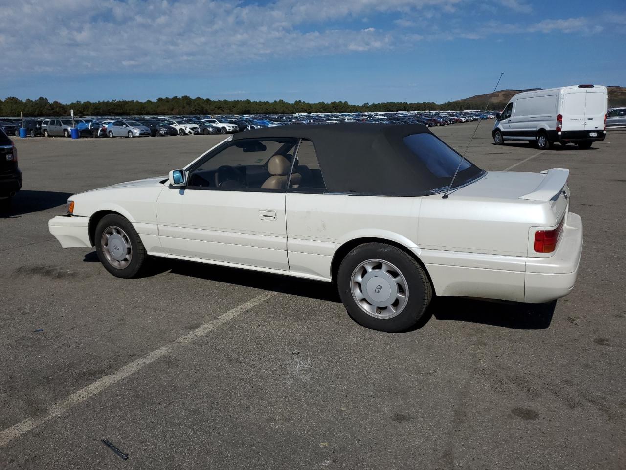 1992 Infiniti M30  White vin: JNXHF16C9NT011277