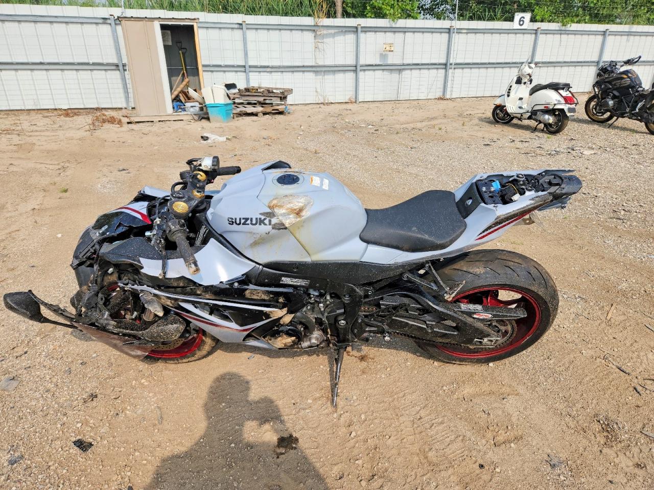 2024 Suzuki Gsx-r1000 Gray vin: JS1DM11B2R7100255