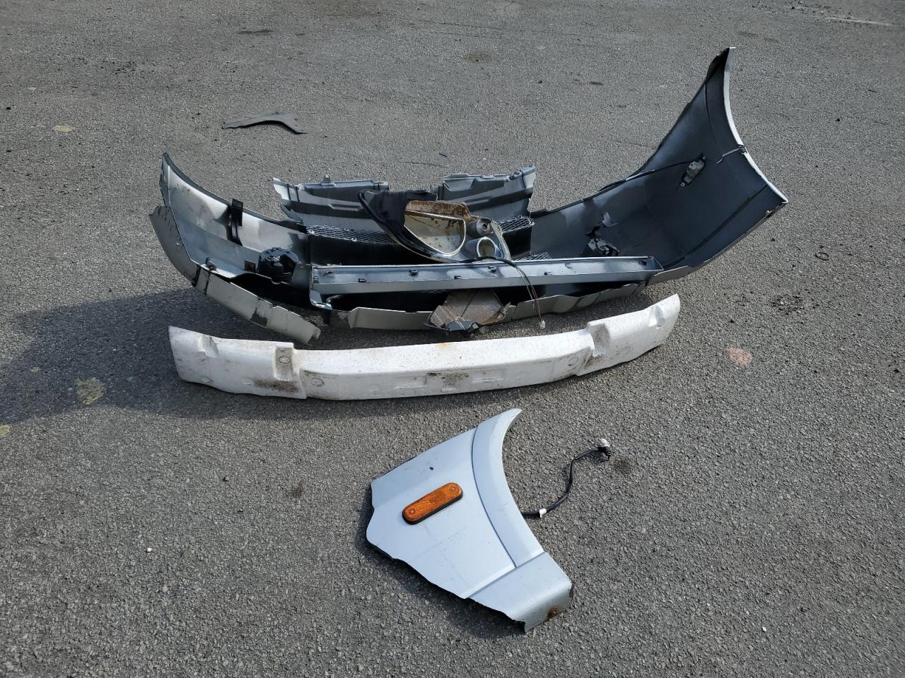 2002 Suzuki Aerio S Silver vin: JS2RA41S925107118