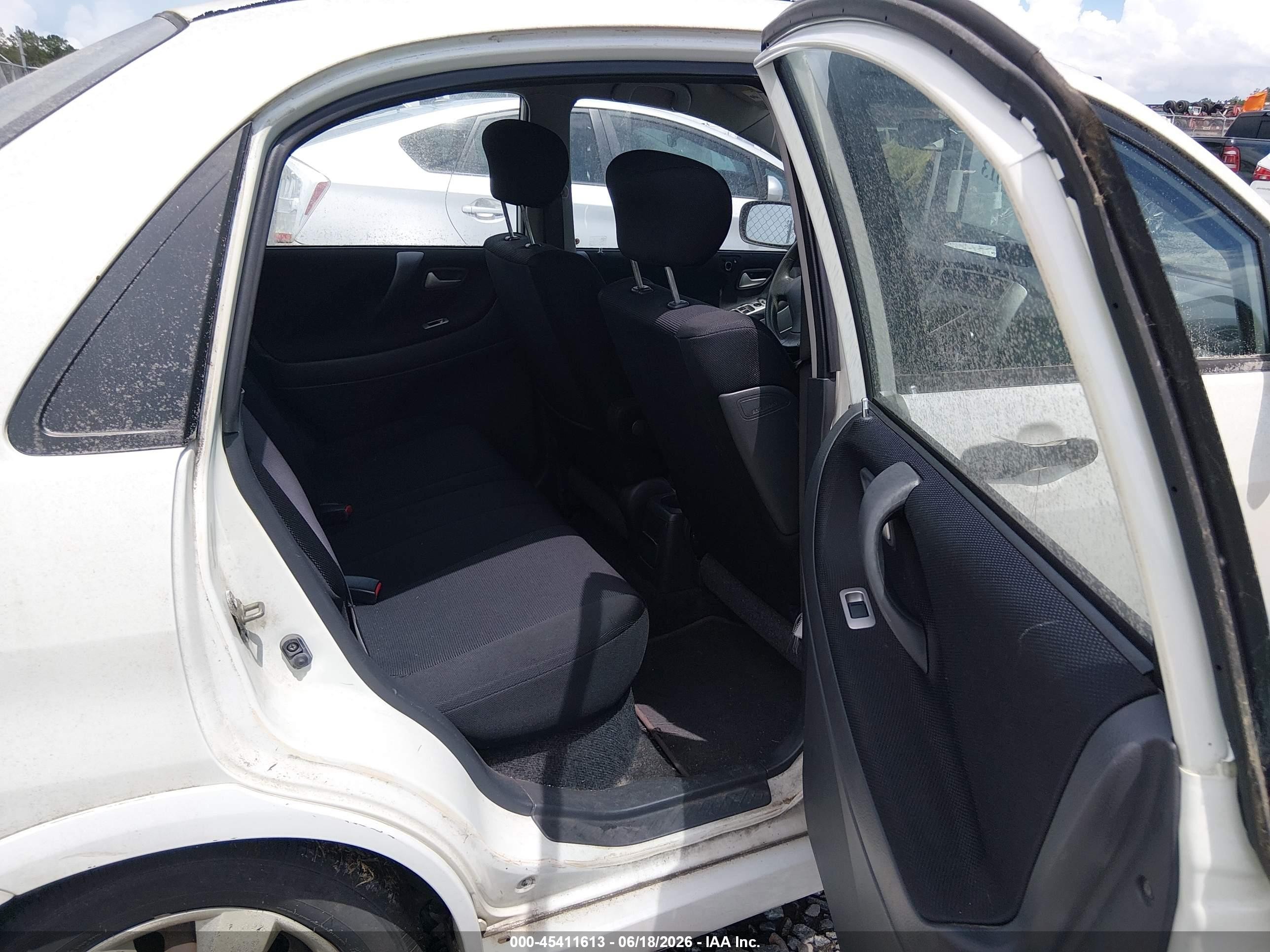 2006 Suzuki Aerio Premium White vin: JS2RB62SX65300049