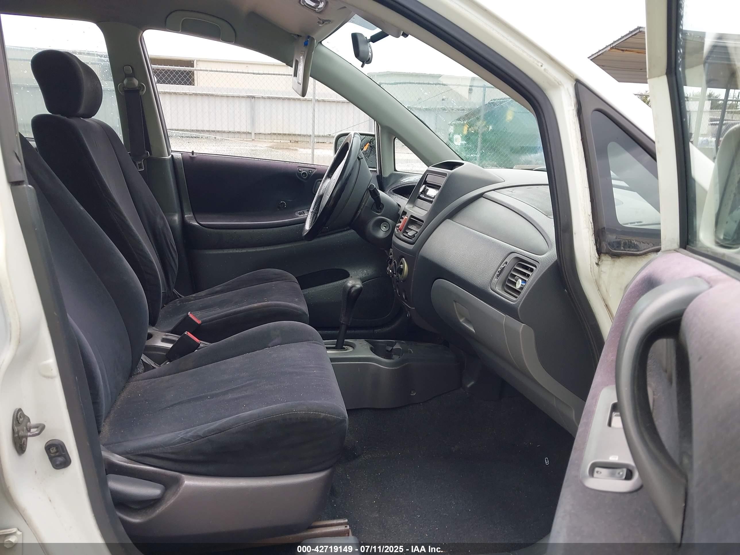 2003 Suzuki Aerio Sx   White vin: JS2RC41H535212769