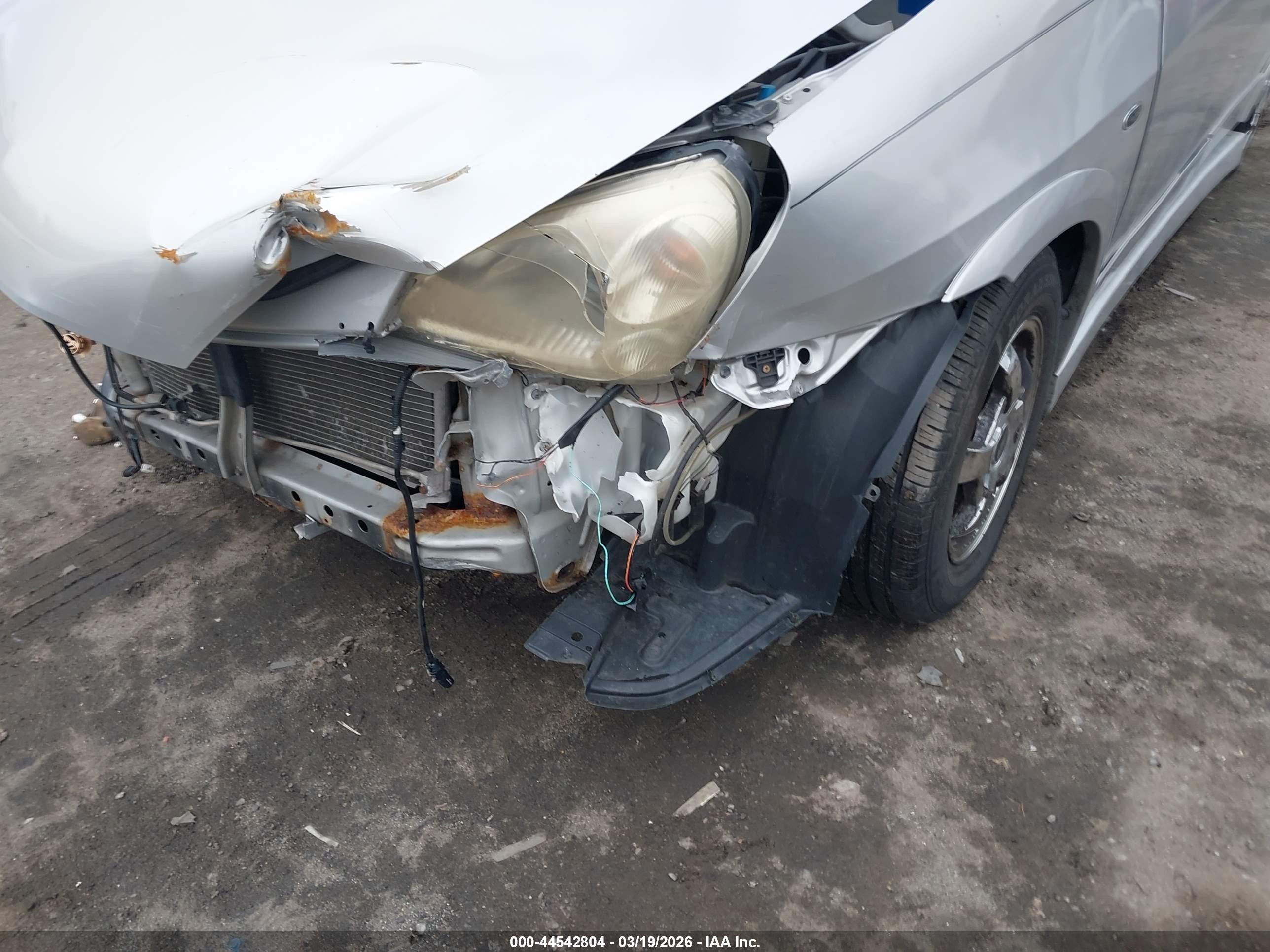 2004 Suzuki Aerio Sx   Silver vin: JS2RD61H945251424