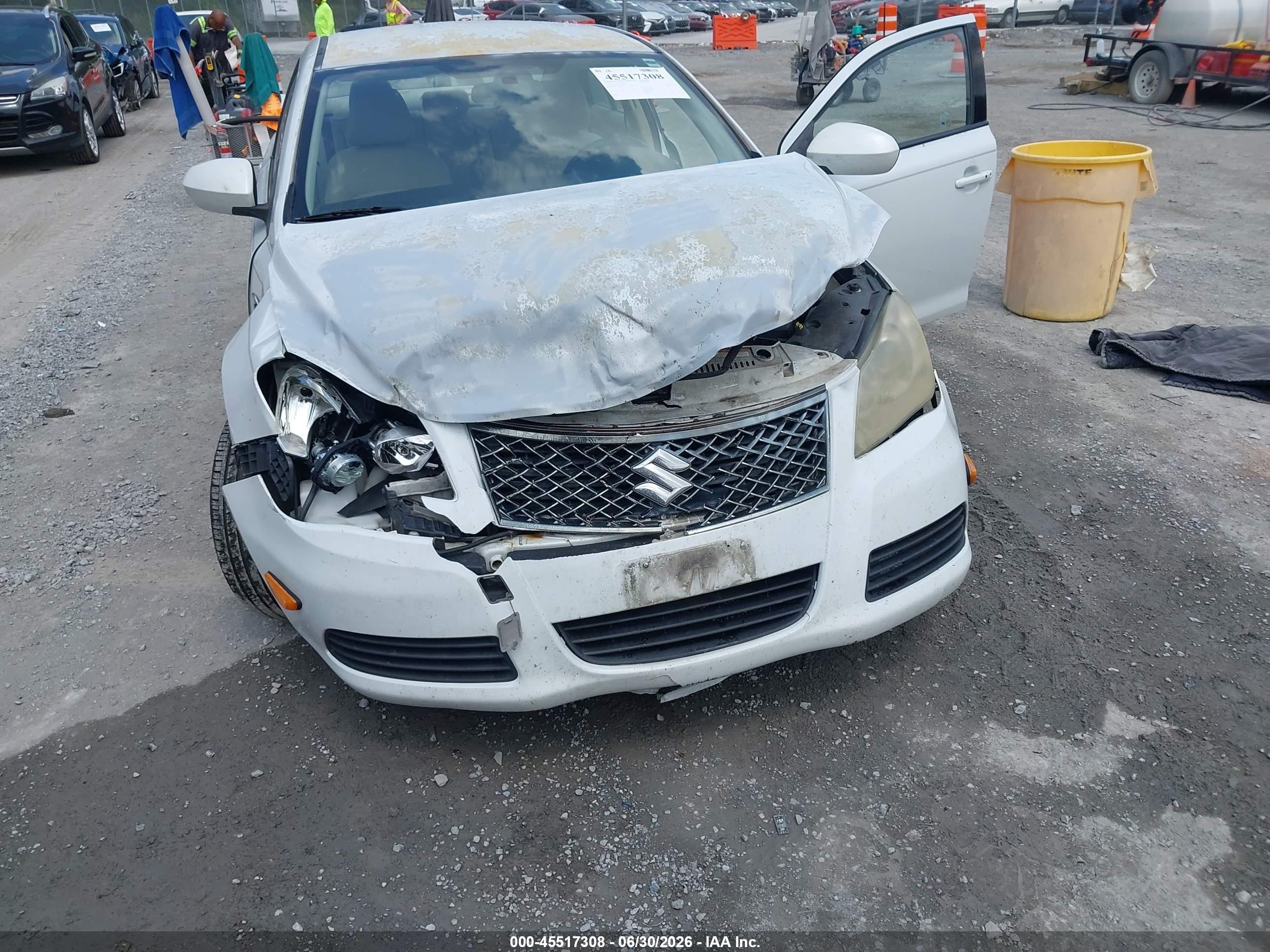 2010 Suzuki Kizashi Se White vin: JS2RE9A30A6101615