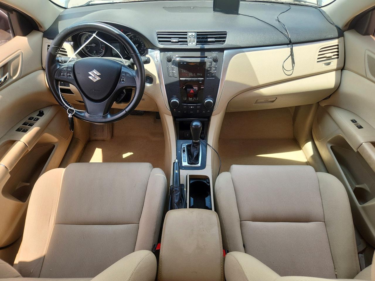 2011 Suzuki Kizashi Se White vin: JS2RE9A35B6111784