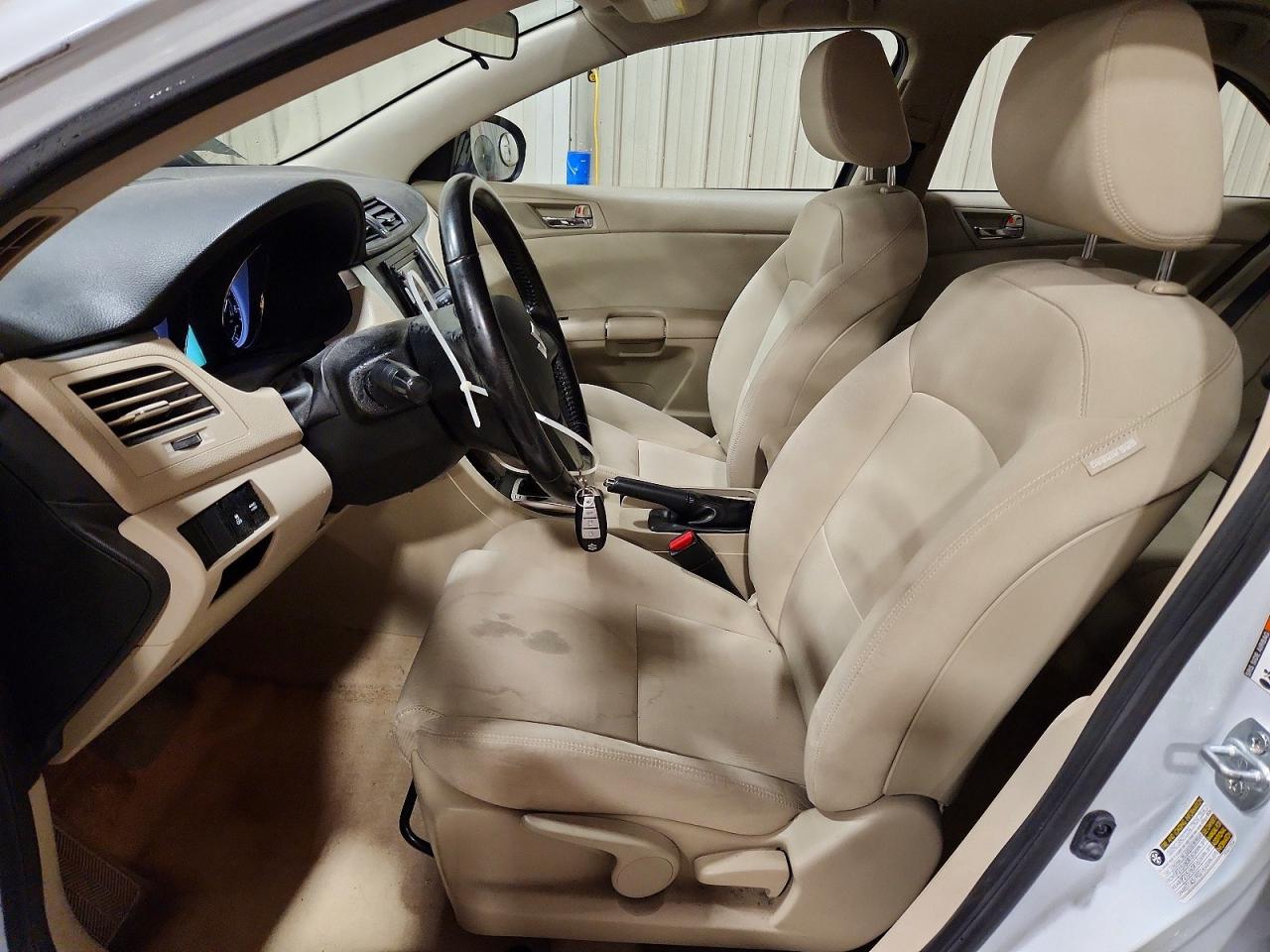 2011 Suzuki Kizashi S Белый vin: JS2RF9A15B6110310