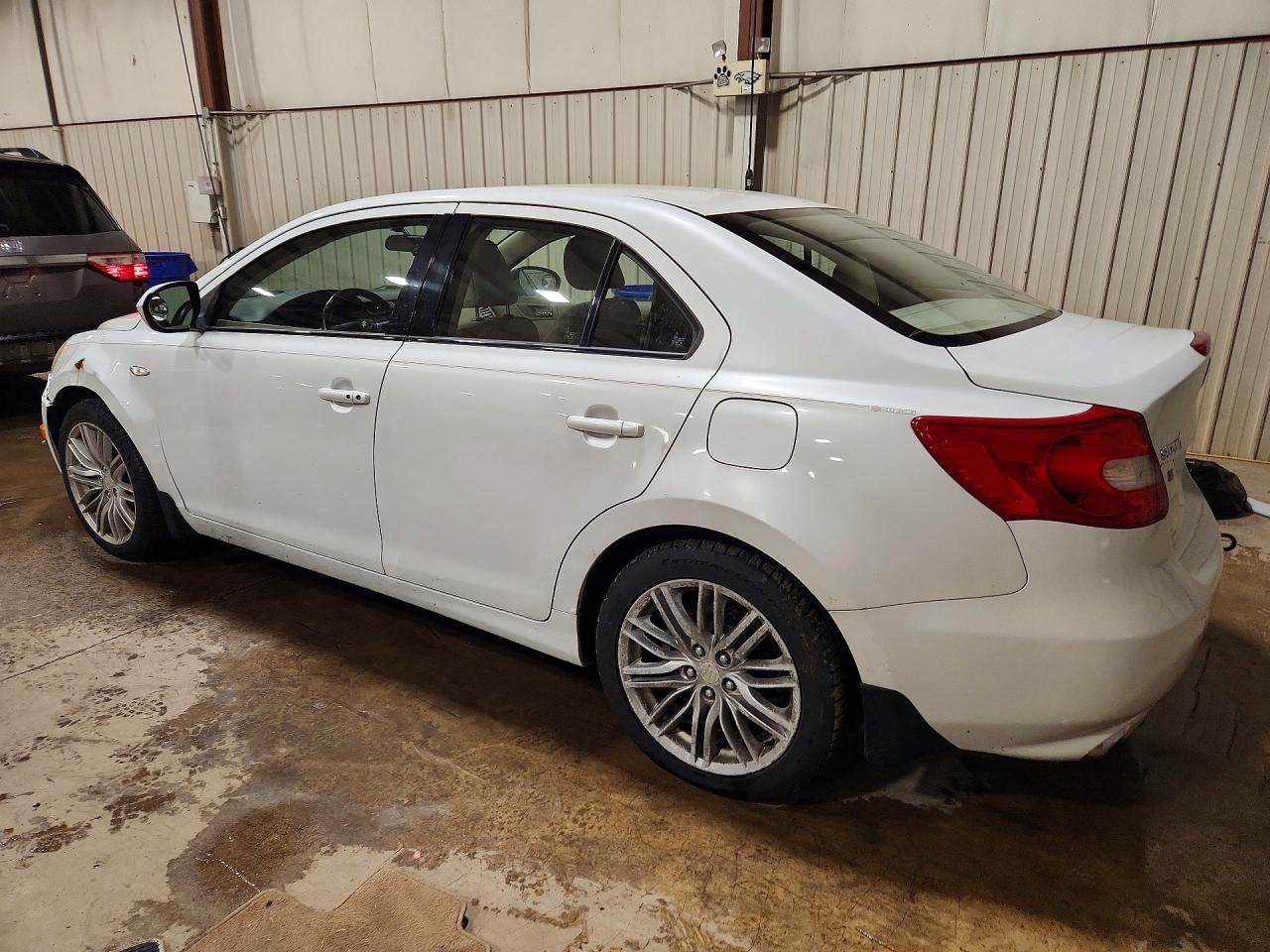 2011 Suzuki Kizashi S Белый vin: JS2RF9A15B6110310
