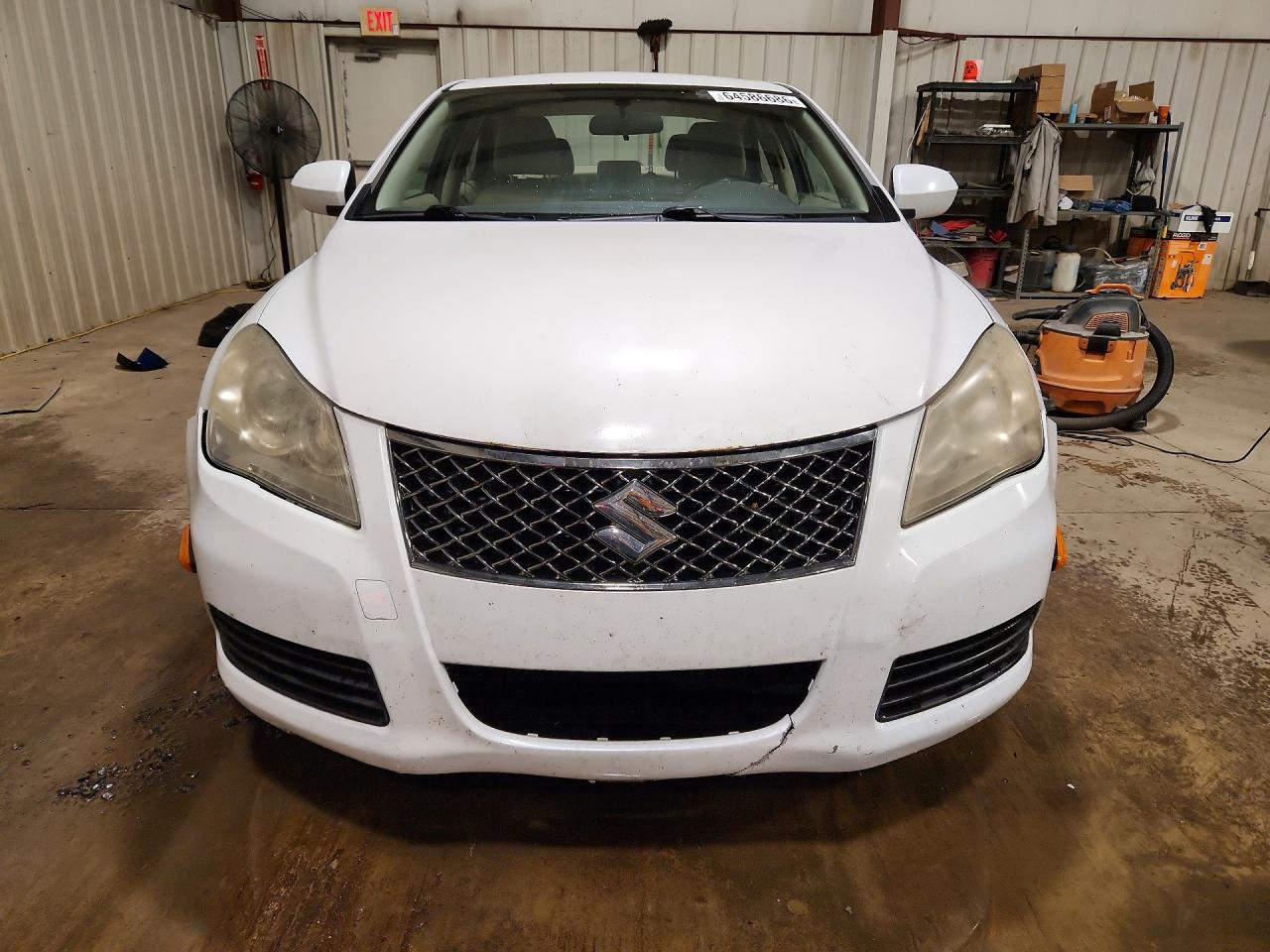 2011 Suzuki Kizashi S Белый vin: JS2RF9A15B6110310