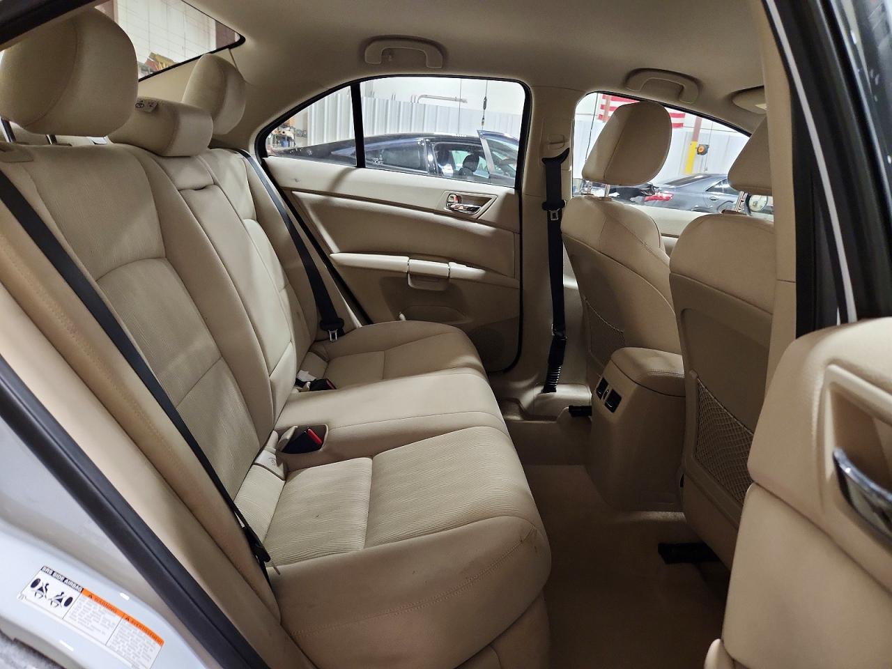 2011 Suzuki Kizashi S Белый vin: JS2RF9A15B6110310