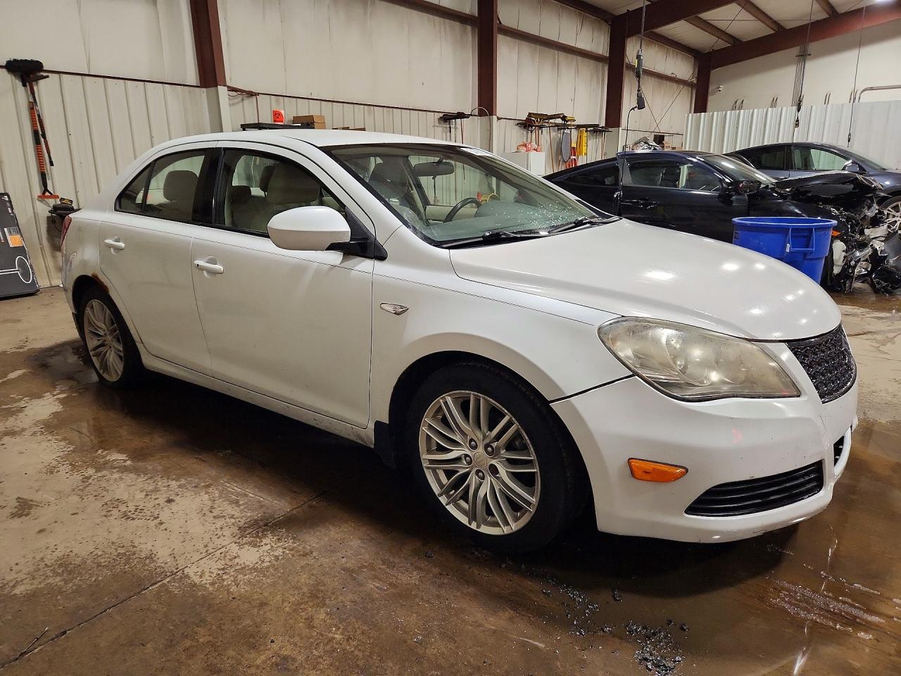 2011 Suzuki Kizashi S Белый vin: JS2RF9A15B6110310