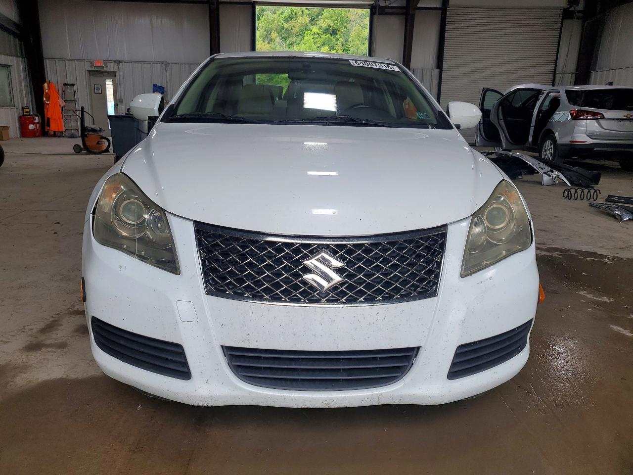 2010 Suzuki Kizashi S Белый vin: JS2RF9A17A6100280