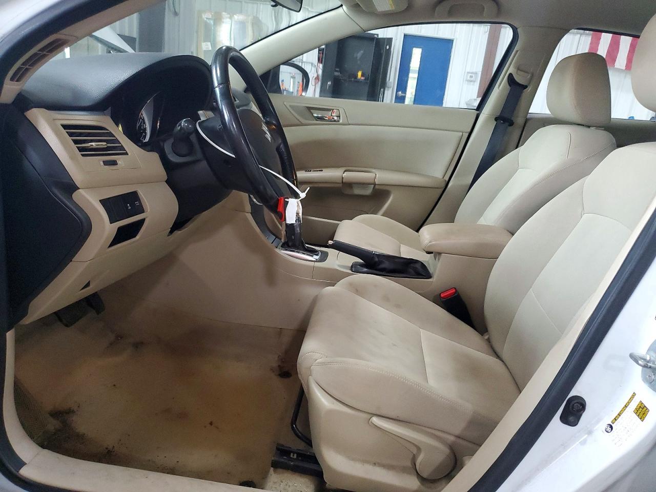 2010 Suzuki Kizashi S Белый vin: JS2RF9A17A6100280