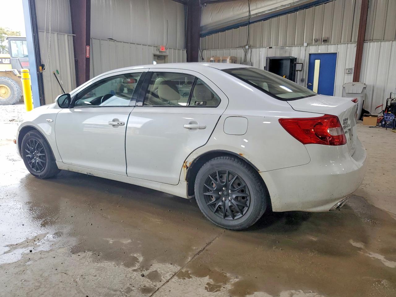 2010 Suzuki Kizashi S Белый vin: JS2RF9A17A6100280