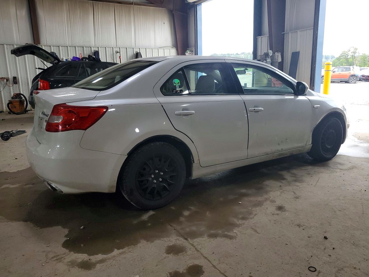 2010 Suzuki Kizashi S Белый vin: JS2RF9A17A6100280