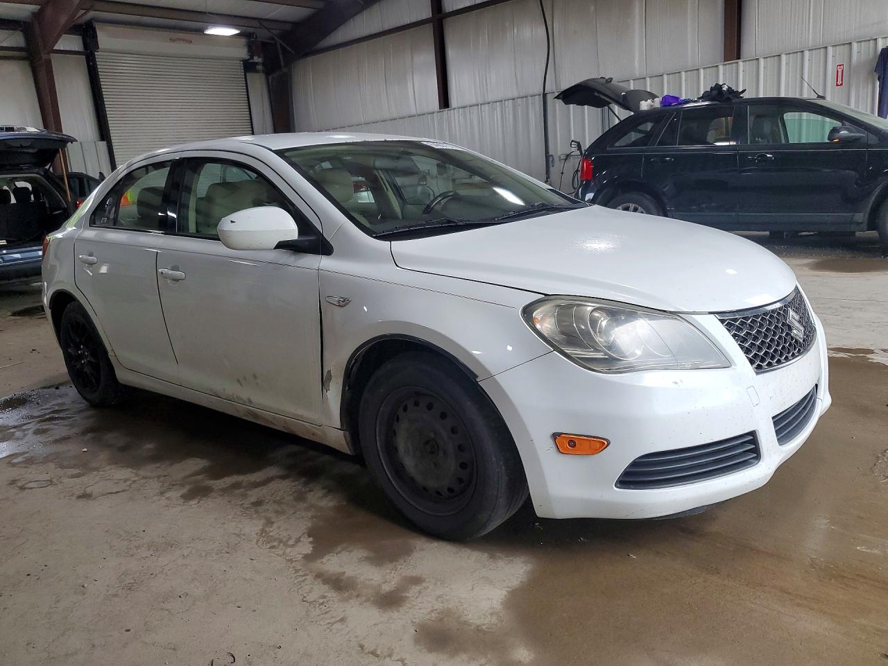 2010 Suzuki Kizashi S Белый vin: JS2RF9A17A6100280
