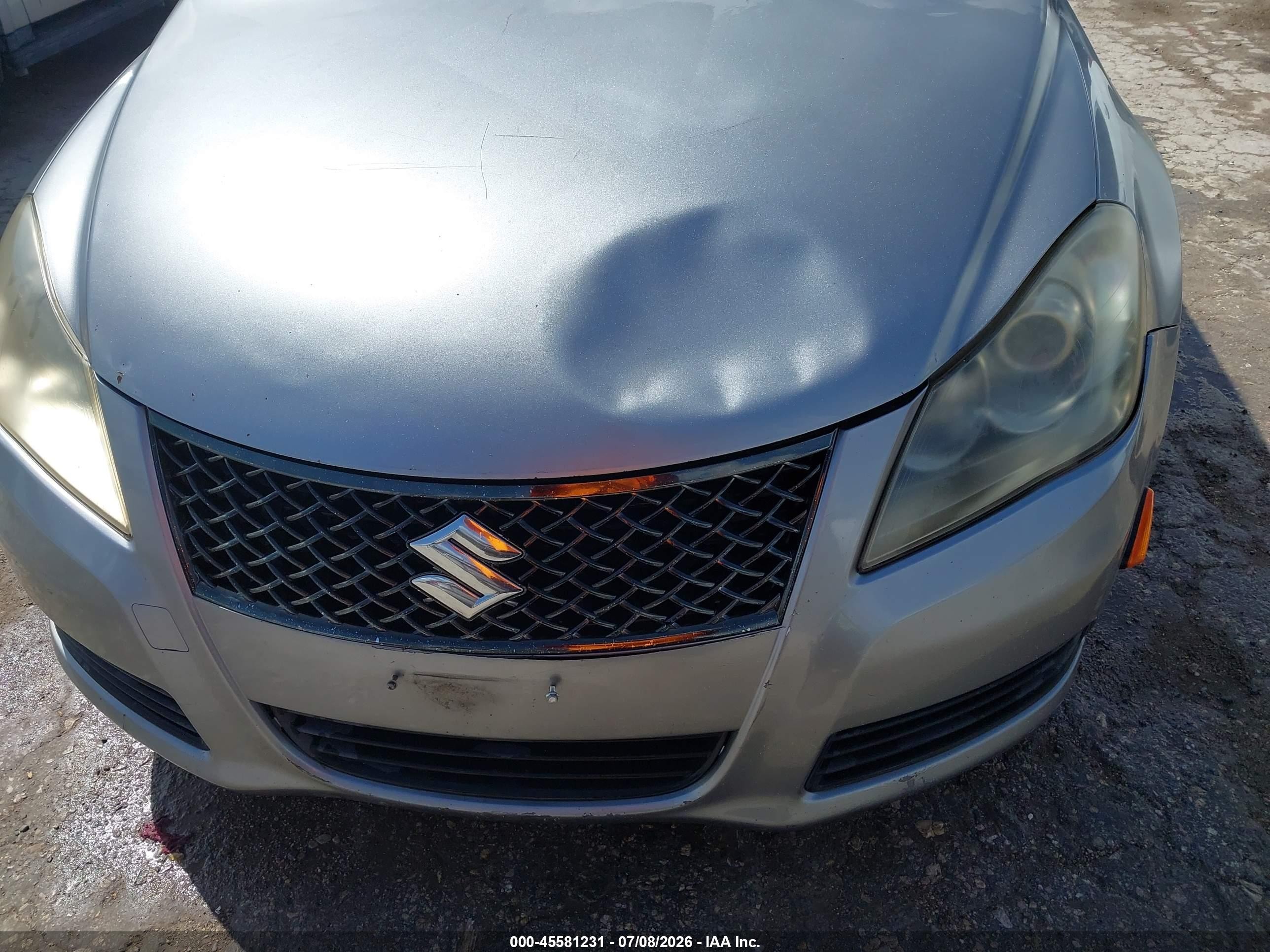 2012 Suzuki Kizashi S Silver vin: JS2RF9A18C6100226
