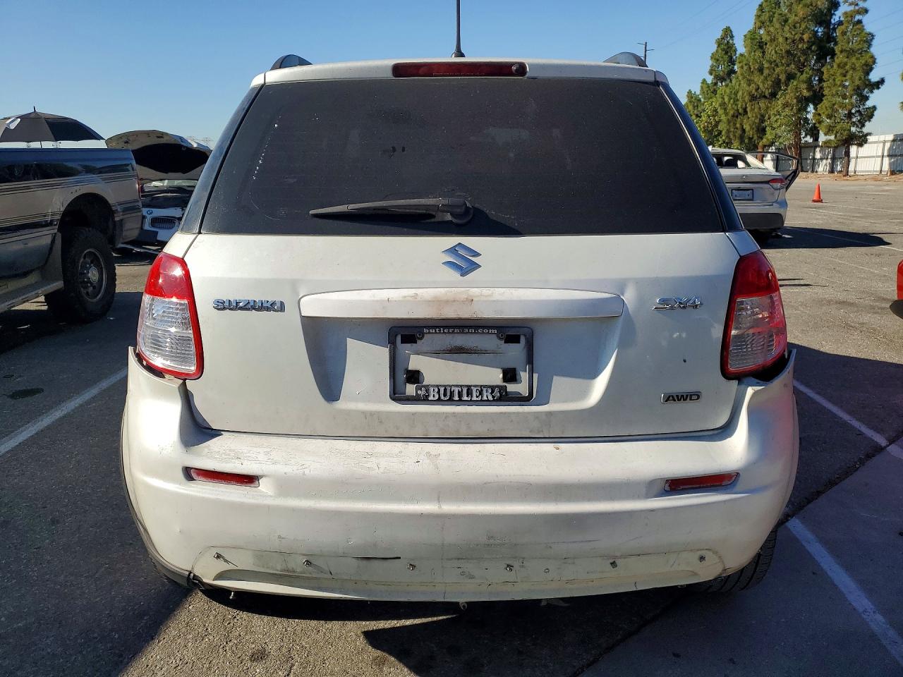 2008 Suzuki Sx4 Base White vin: JS2YB413185108452
