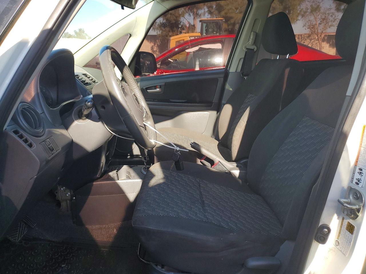 2008 Suzuki Sx4 Base White vin: JS2YB413185108452