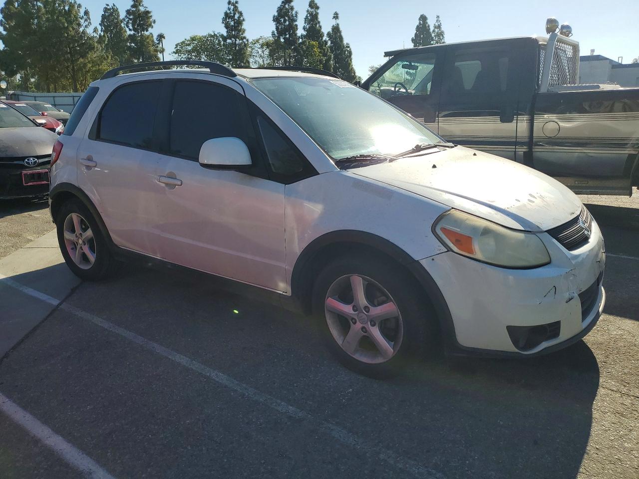 2008 Suzuki Sx4 Base White vin: JS2YB413185108452